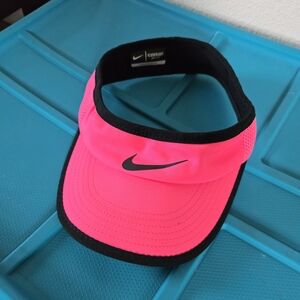 Nike Featherlight Dry-Fit Visor Hat Cap Hot Pink